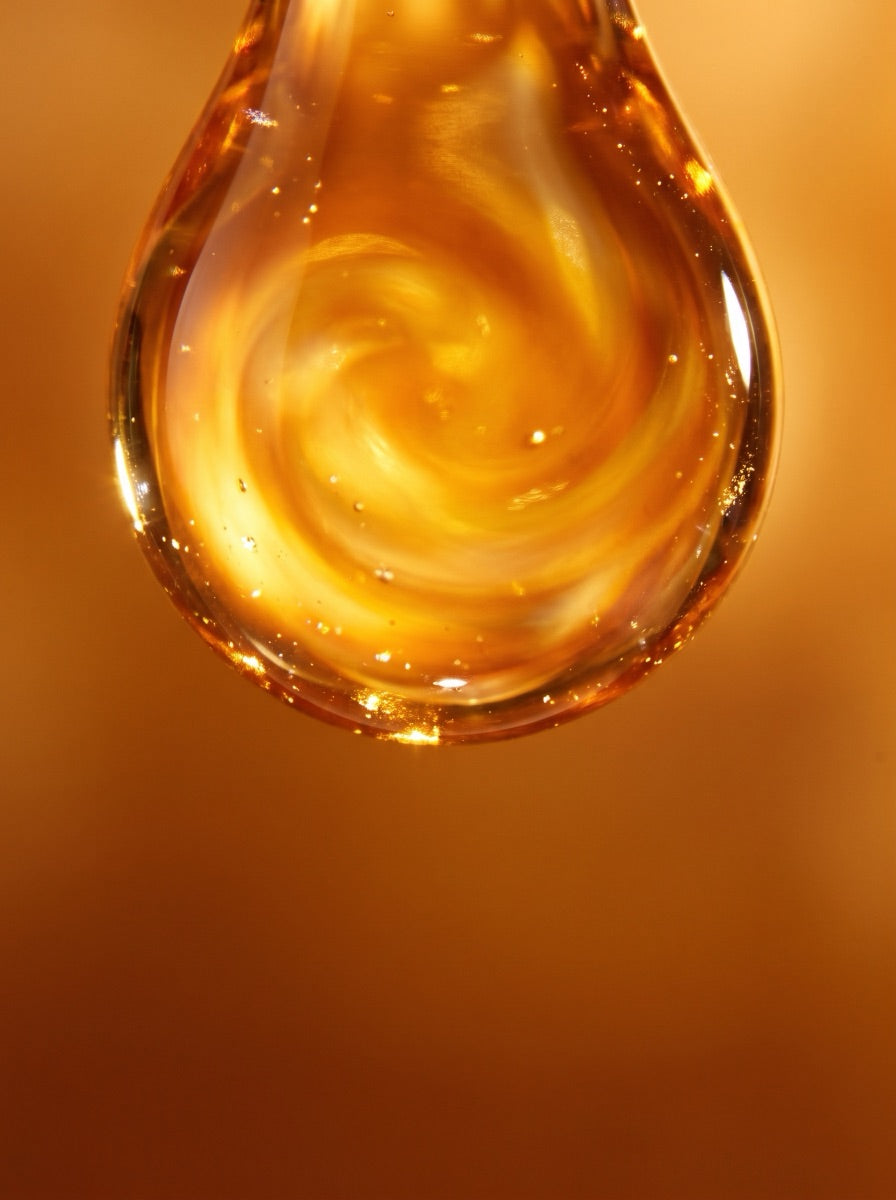 Golden vitamin C serum macro texture